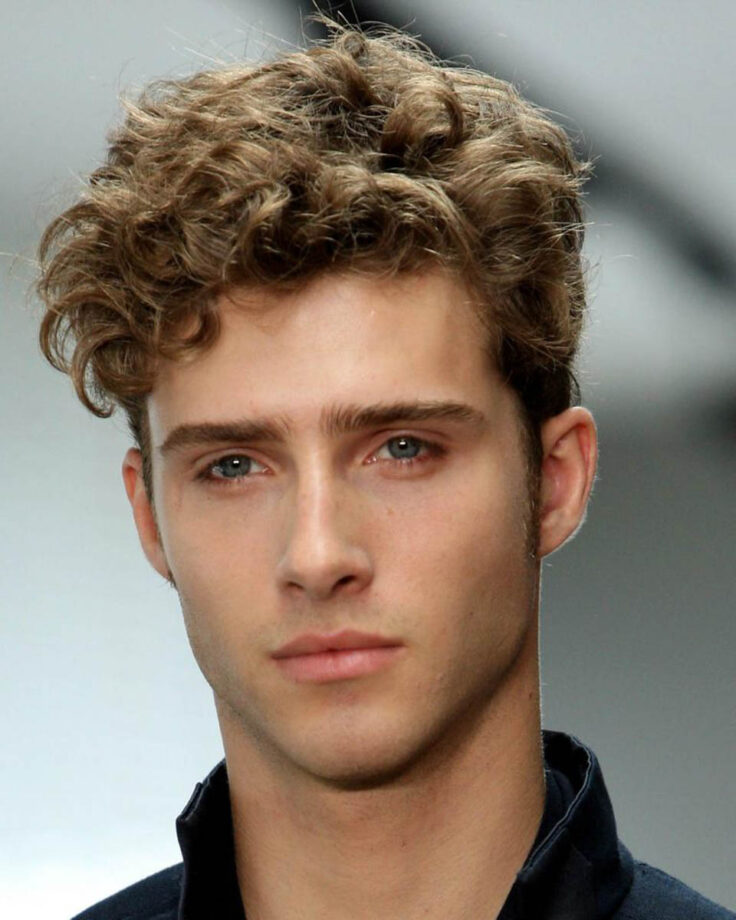 hairstyles for men with very curly hair