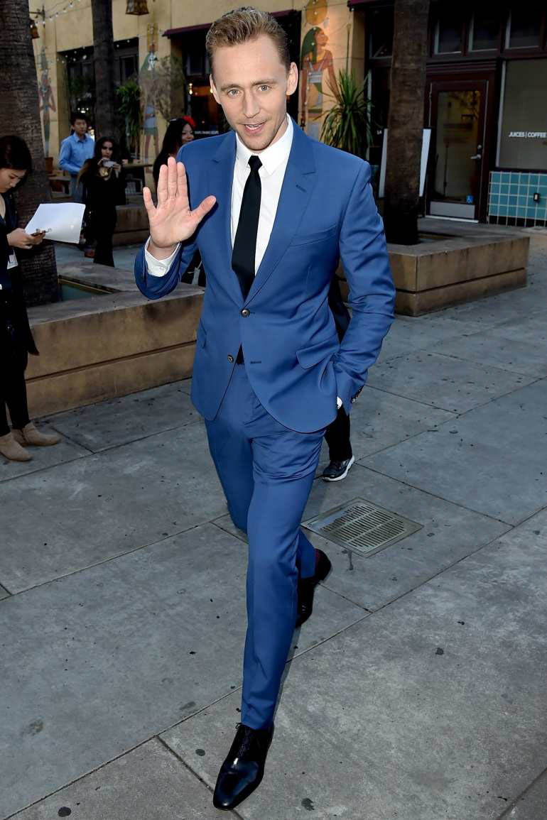 blue suit black shoes what color tie