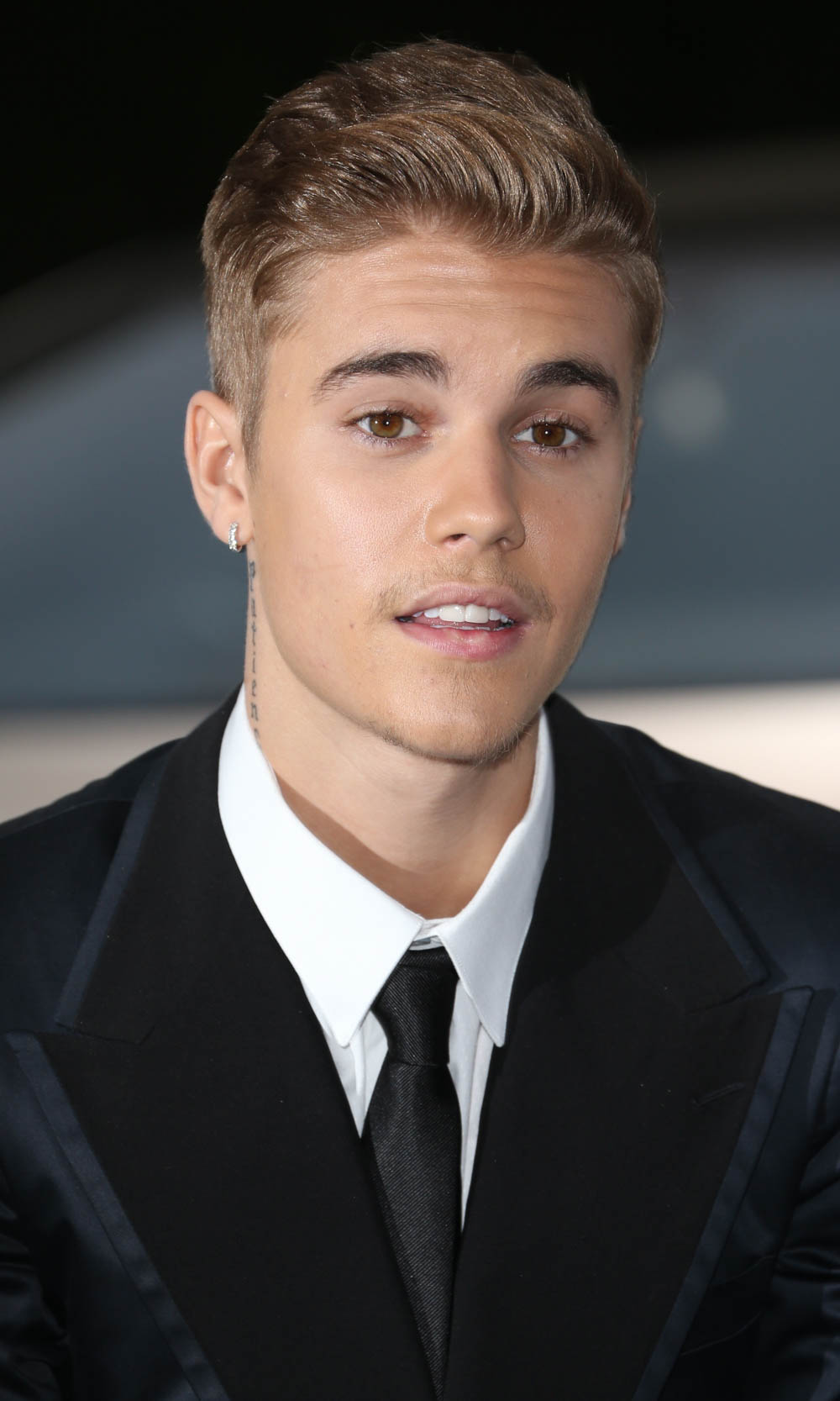 Justin Bieber's hair sells for $40,668 on eBay - CBS News