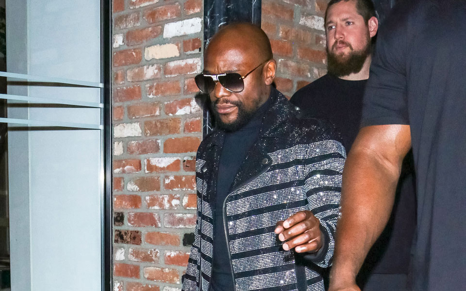 Floyd Mayweather Takes Fashion To New Level With Figure Hugging Ensemble At  Lakers Game