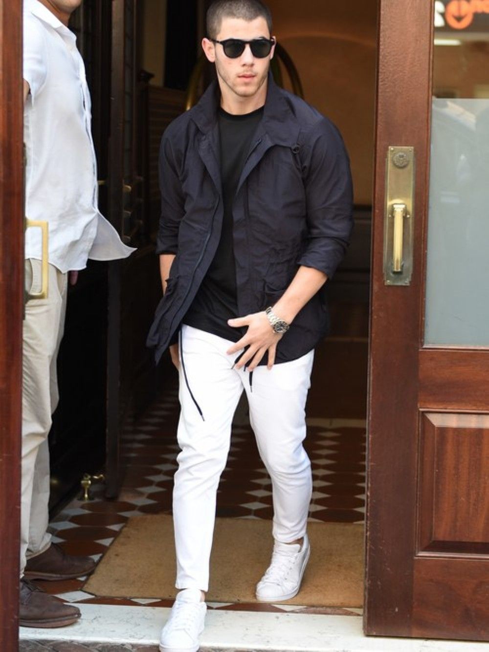 What To Wear With White Jeans - Men's White Jeans Outfits & Style