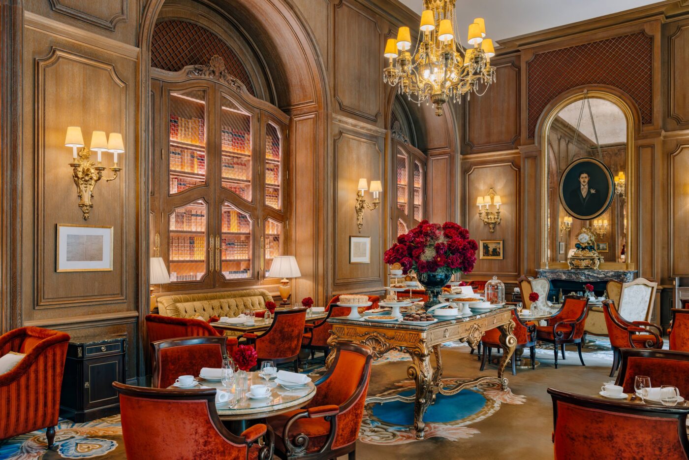 Parisian luxury hotel with elegant dining room.