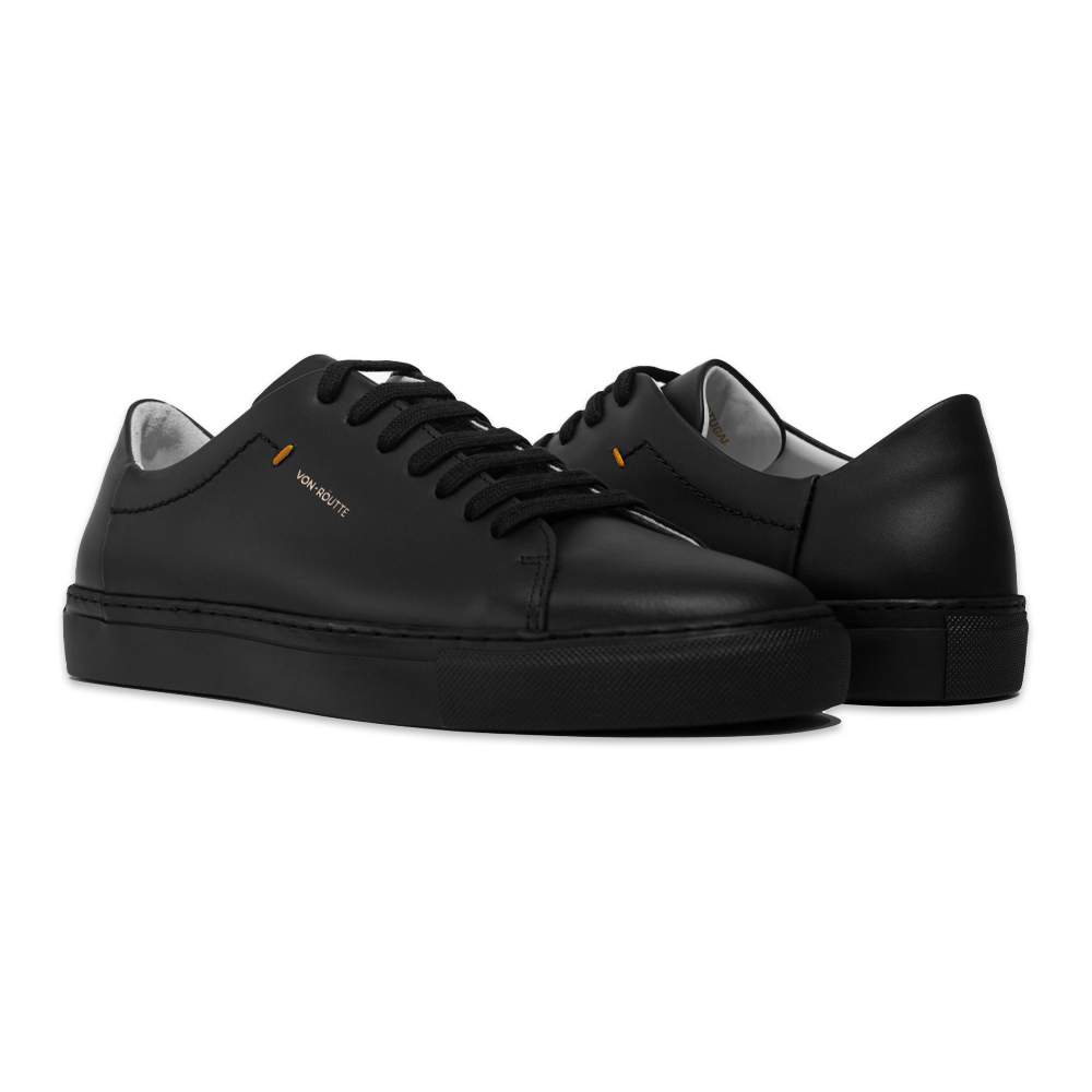 all black leather tennis shoes