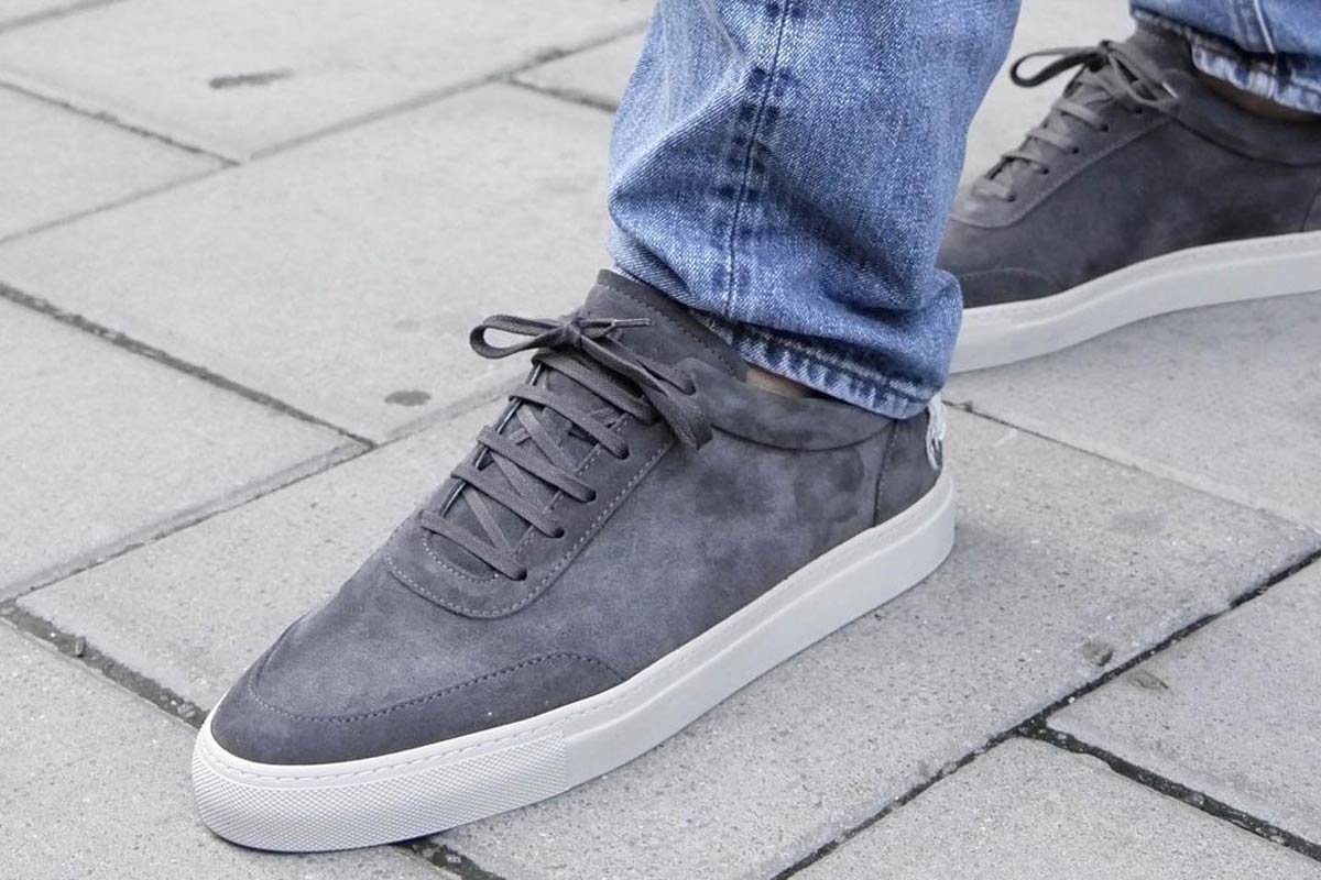 sneakers gray