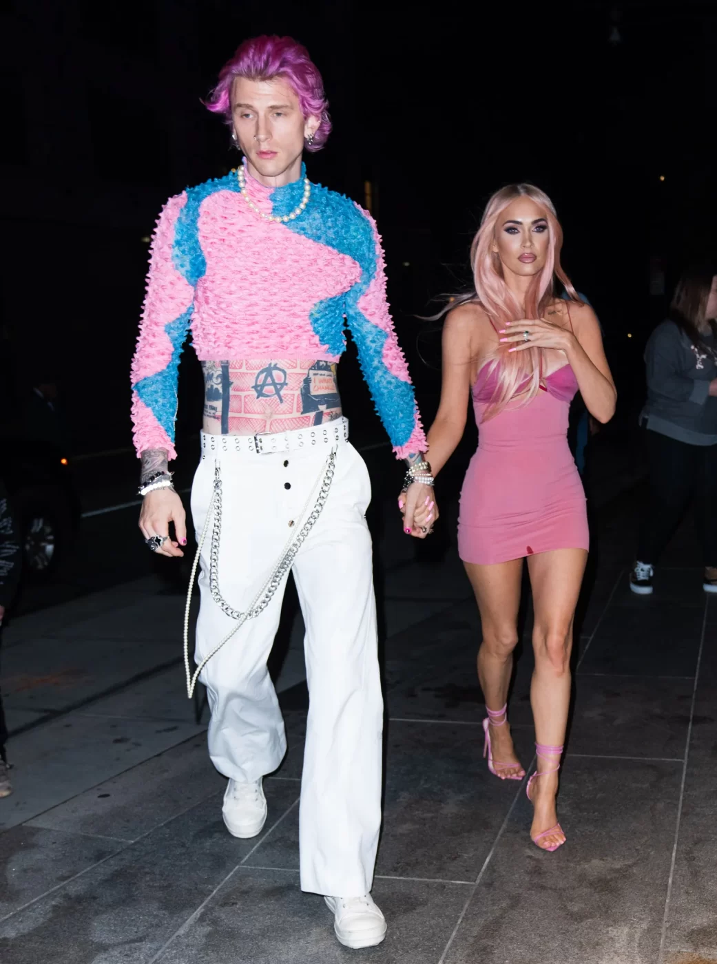  Machine Gun Kelly style.