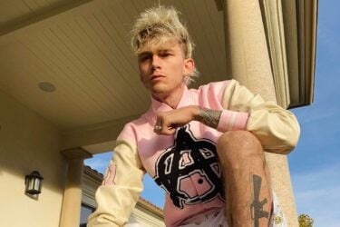 Blond individual sports bold fashion outside columns.