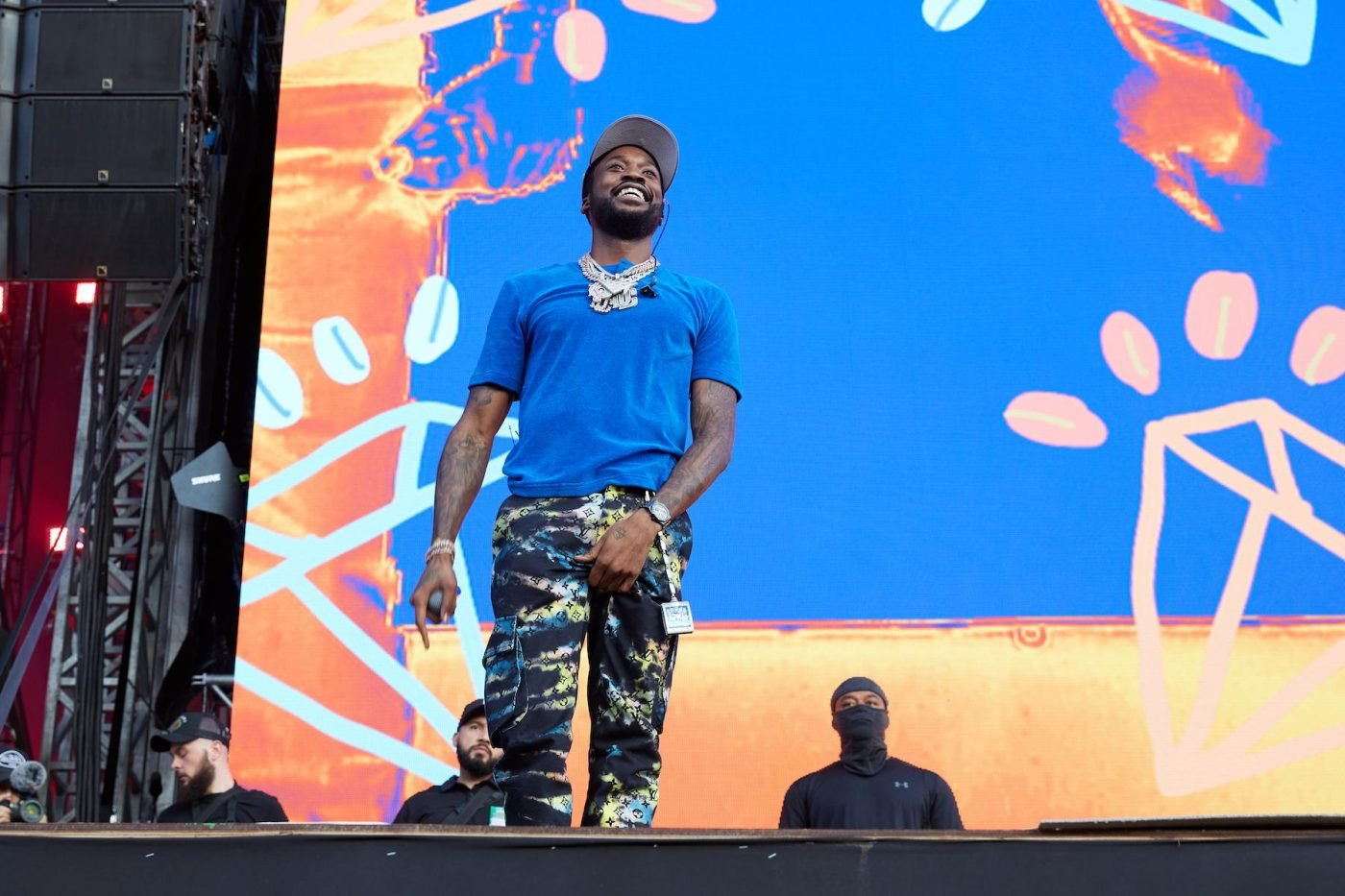 Rapper on stage with Richard Mille watch.