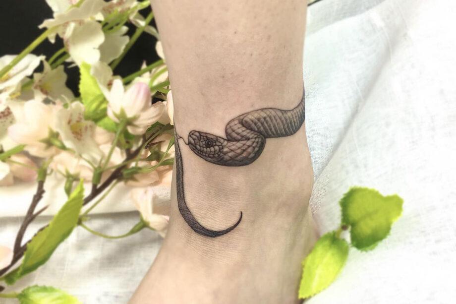 61 Ultimate Snake Tattoos On Leg