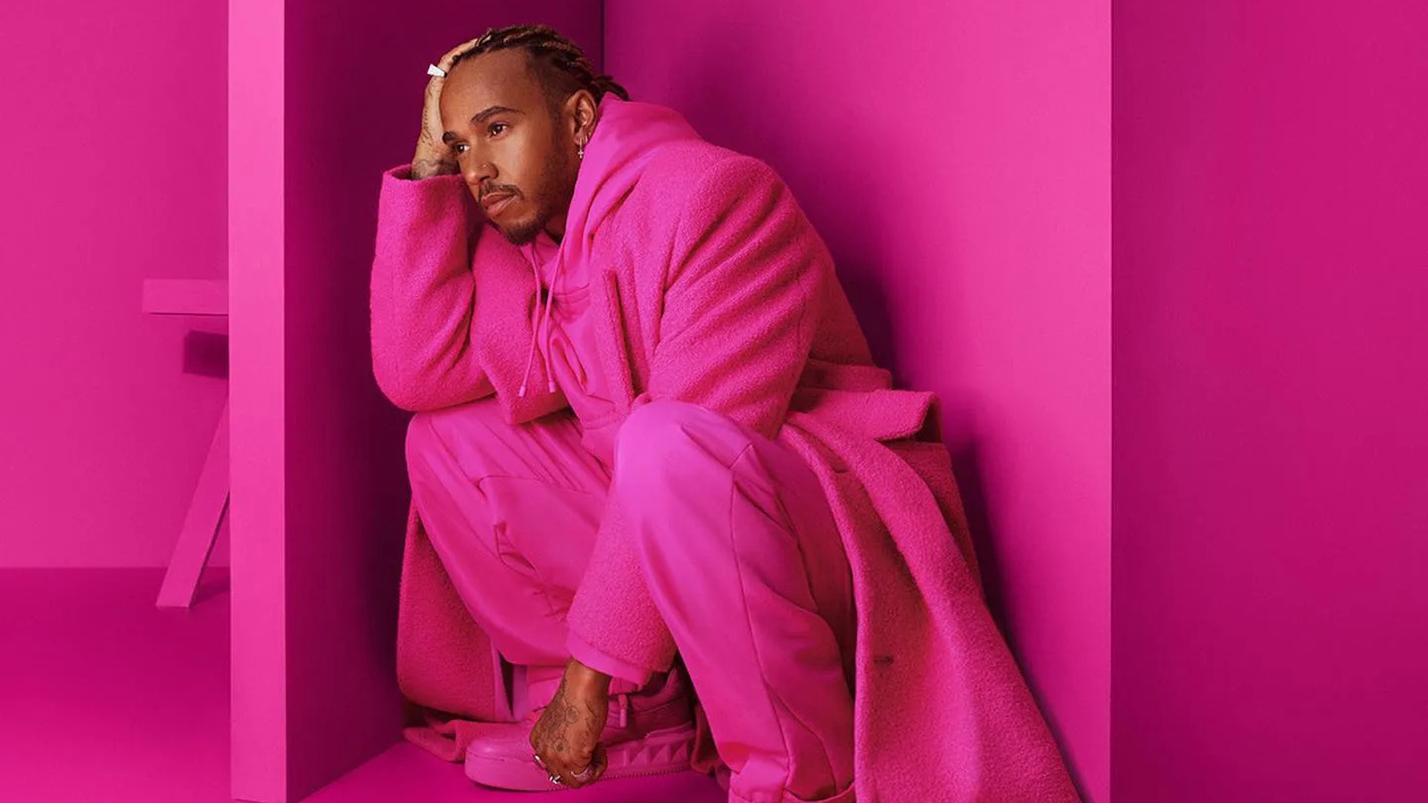 Lewis Hamilton Proves Real Men Wear Pink - DMARGE