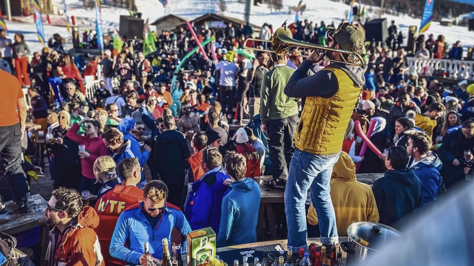 What Is Après-Ski? Best Resorts, What To Wear & More