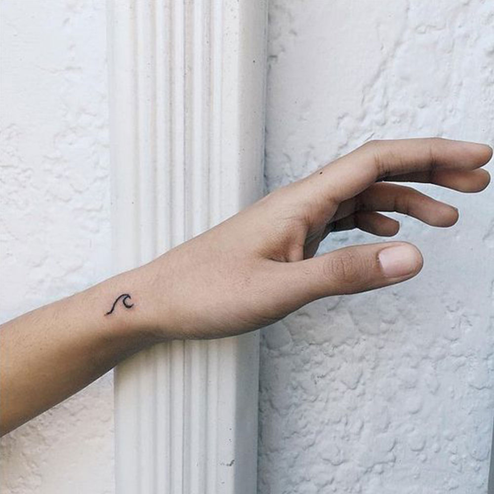 76 Hand Tattoos For Women with Meaning