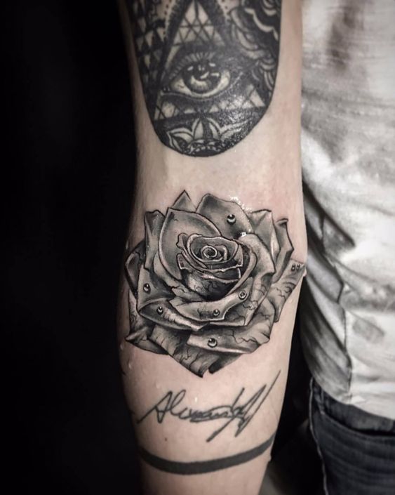 Stunning Rose with Dew Drops Realism Tattoo Source @skincitytattood via Pinterest