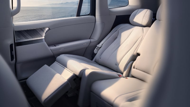 Xpeng G9L second row seat with power leg rest and zero gravity mode
