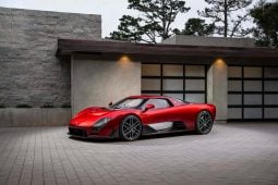 McLaren McL 6GT, the brand's first manual transmission since the F1